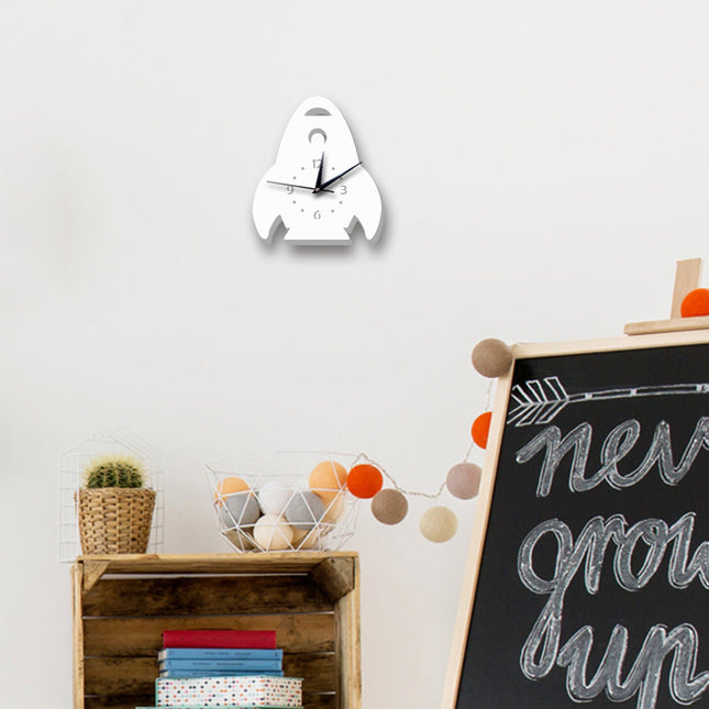 Hvidt vægur formet som raket