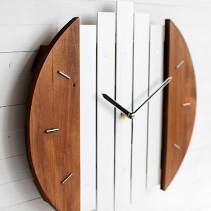Moderne vægur i dekonstrueret design