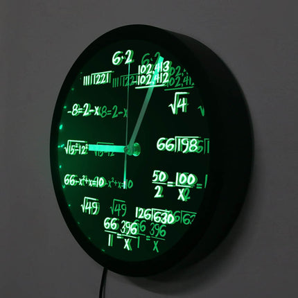 Vægur med matematiske formler og LED
