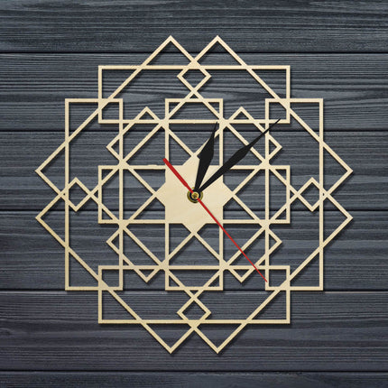 Geometrisk vægur i træ med mandala-design