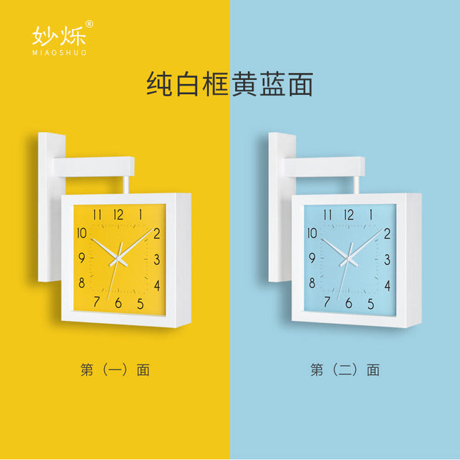 Firkantet dobbeltsidet vægur i træ