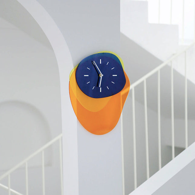 Lydløst og farverigt vægur til børn