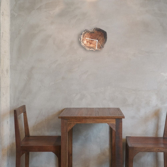 Rustikt vægur lavet af træskive