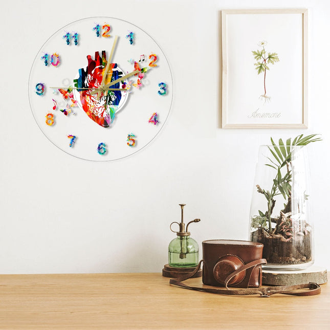 Moderne akryl vægur med hjerte design