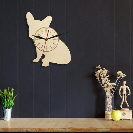 Vægur i træ formet som hund