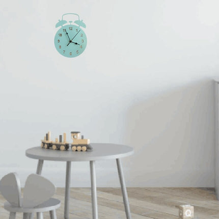 Vægur i træ i vækkeur design