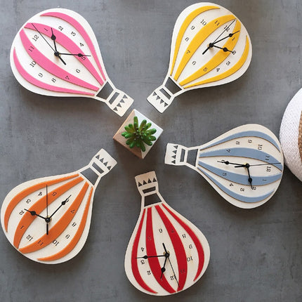 Skandinavisk vægur formet som luftballon