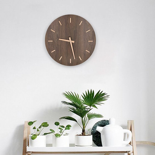 Lydløst vægur i mørkt valnøddetræ