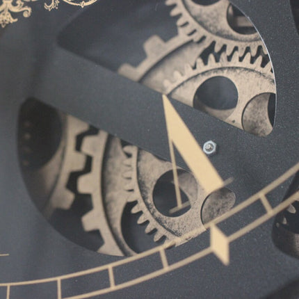 Stort vægur med synlig mekanisme