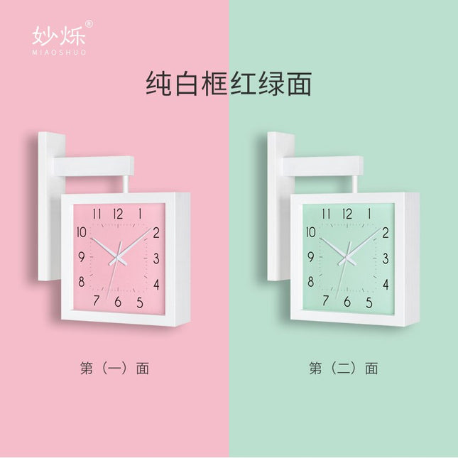 Firkantet dobbeltsidet vægur i træ