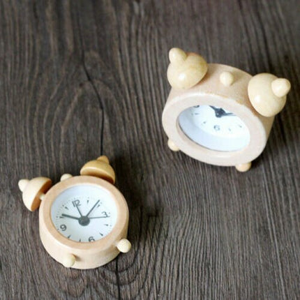 Lille rundt vækkeur i træ