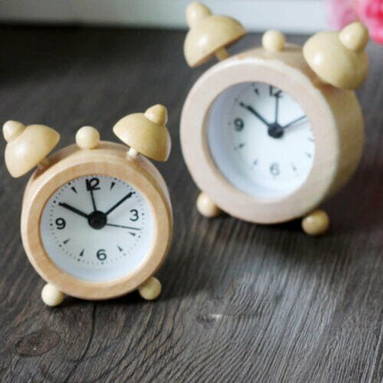 Lille rundt vækkeur i træ