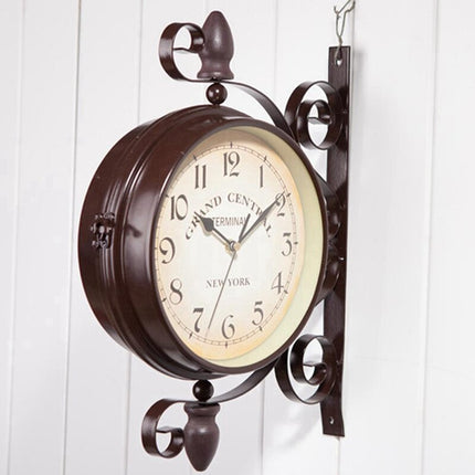 Dobbeltsidet stationsur i vintage stil