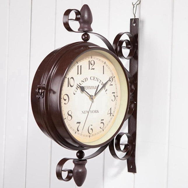 Dobbeltsidet stationsur i vintage stil