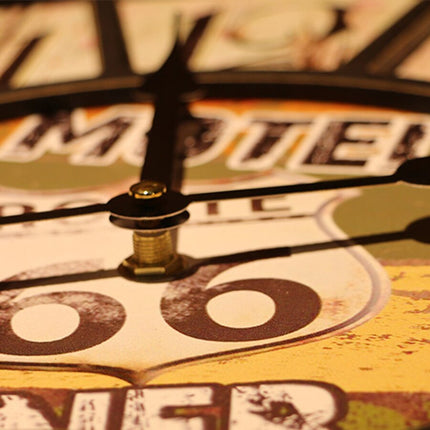 Vintage vægur med sommerfugl motiv