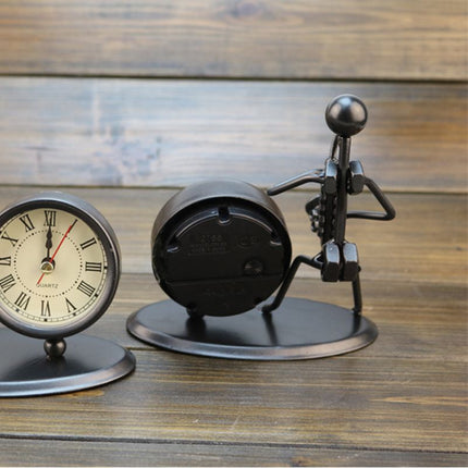 Dekorativt bordur i jern med figur