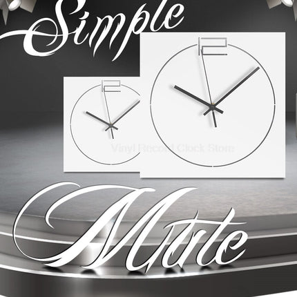 Moderne firkantet vægur i industrielt design