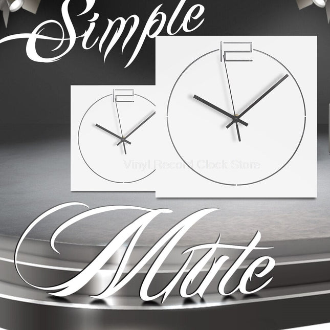 Moderne firkantet vægur i industrielt design