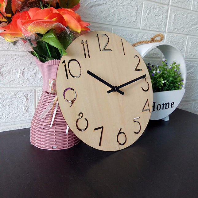 Minimalistisk vintage vægur i lyst træ