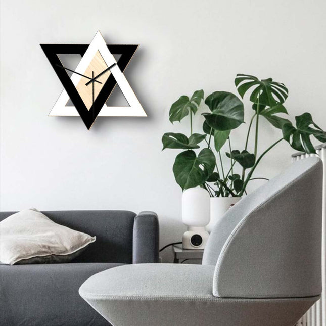 Geometrisk design vægur i træ og metal