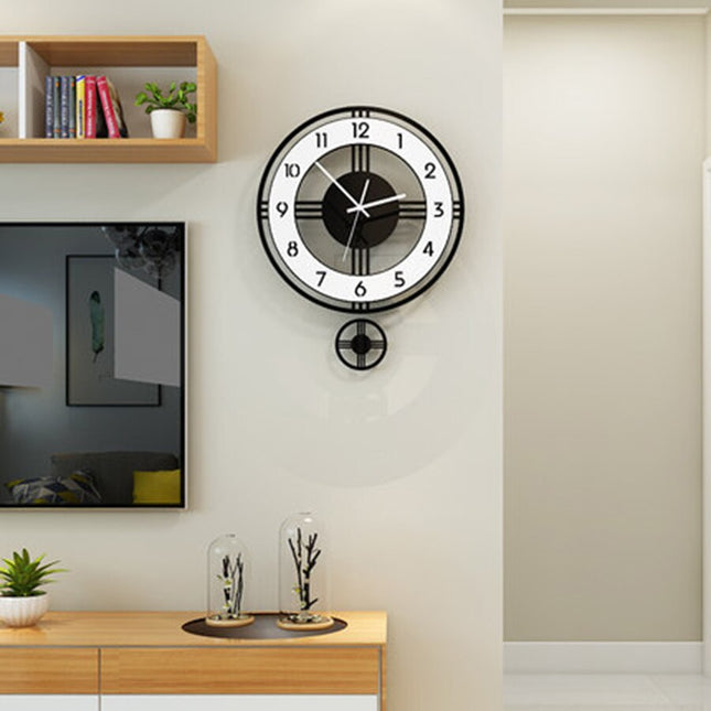 Nordisk sort pendulur i metal