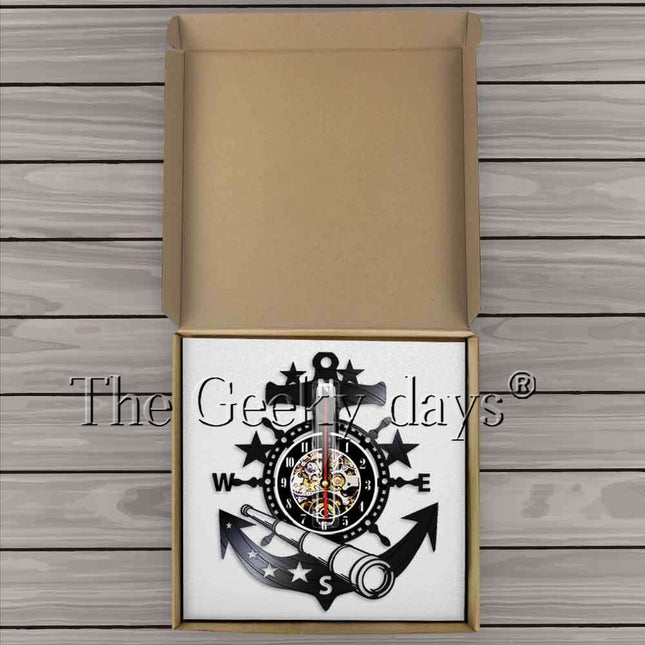 Maritimt vinyl-ur med anker motiv