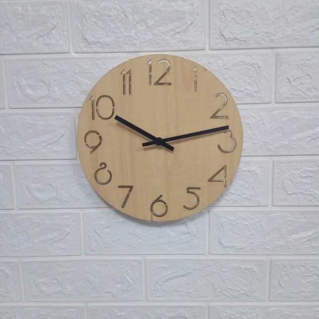 Minimalistisk vintage vægur i lyst træ
