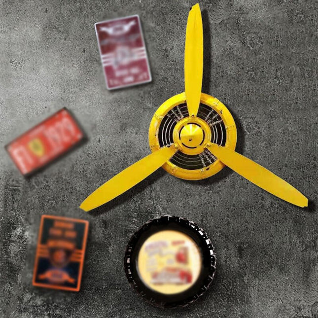 Unikt vægur formet som flypropel