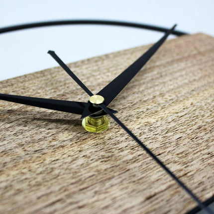 Minimalistisk nordisk vægur i træ