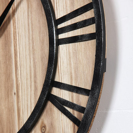 Rundt vægur i metal og træ