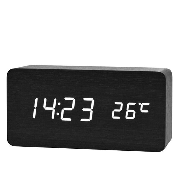 Klassisk digitalt vækkeur i trælook