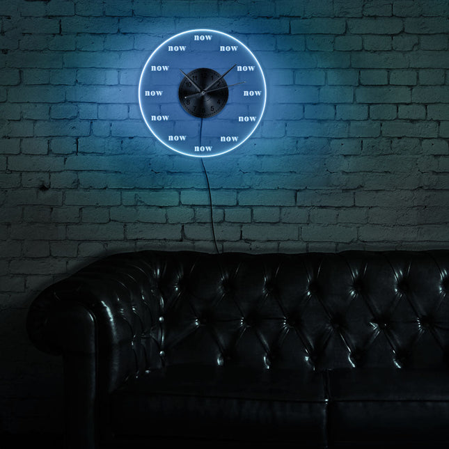 Vægur med 'nu' tema og LED