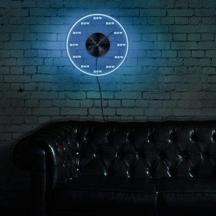 Vægur med 'nu' tema og LED