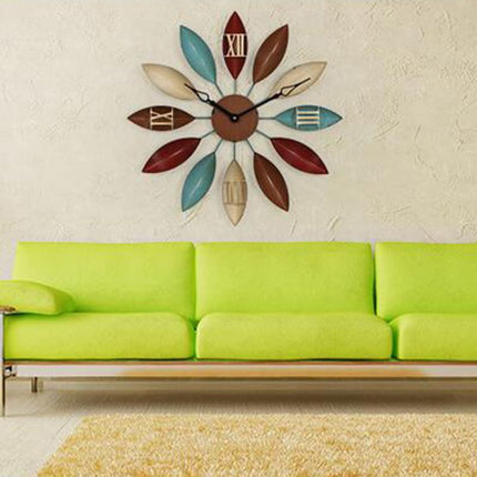 Vægur formet som blomst i metal