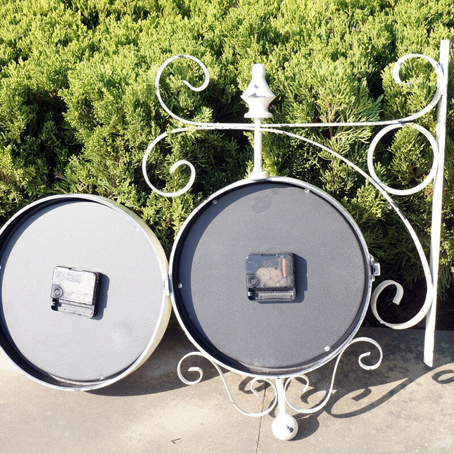 Dobbelt-sidet vintage stationsur til væg