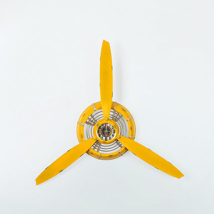 Industrielt vægur formet som flypropel