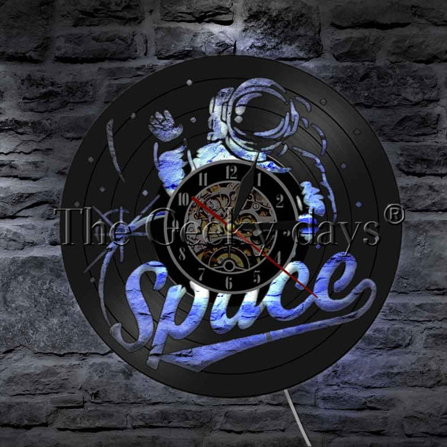 Vinylplade vægur med astronaut i rummet
