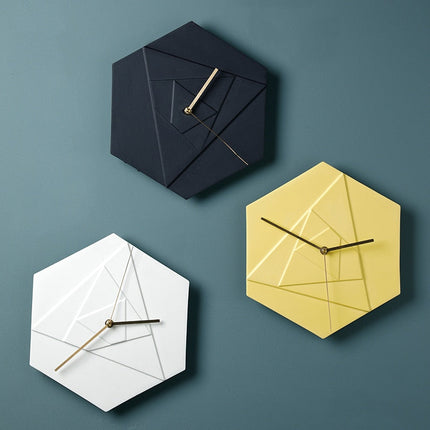 Gult geometrisk vægur i 3D design