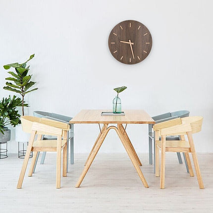 Lydløst vægur i mørkt valnøddetræ