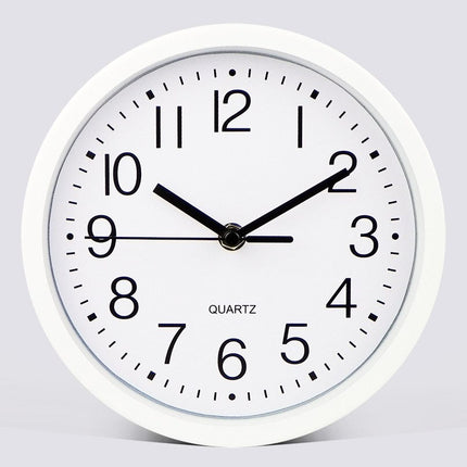 Klassisk hvidt rundt vægur