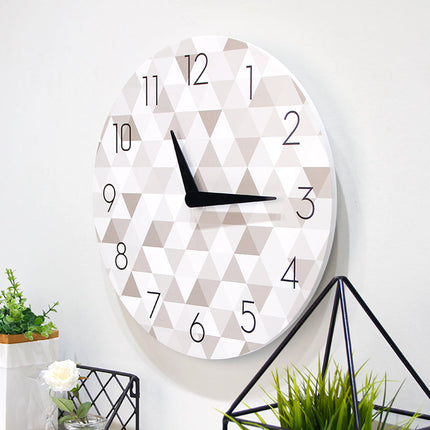 Moderne børneur med geometrisk mønster