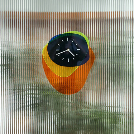 Lydløst og farverigt vægur til børn