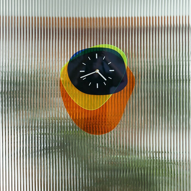 Lydløst og farverigt vægur til børn