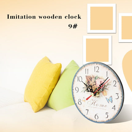 Vintage vægur i træ med blomstermotiv