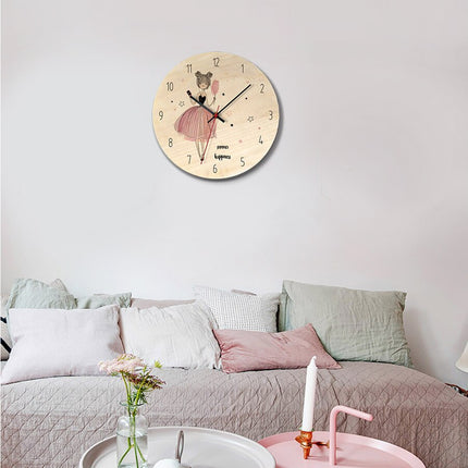 Vægur i træ til pigeværelse