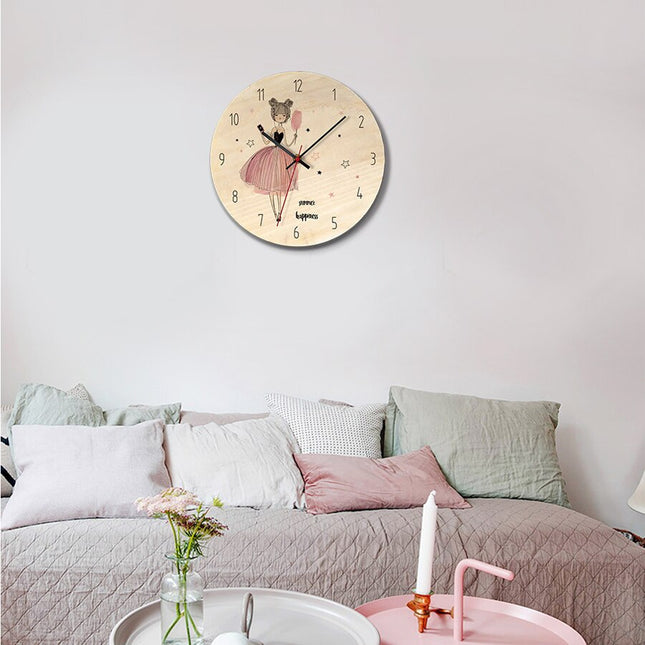 Vægur i træ til pigeværelse