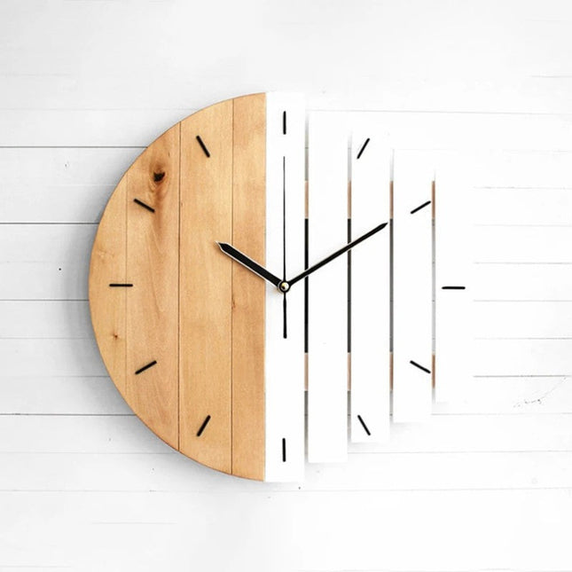 Moderne vægur i træ og hvidt design