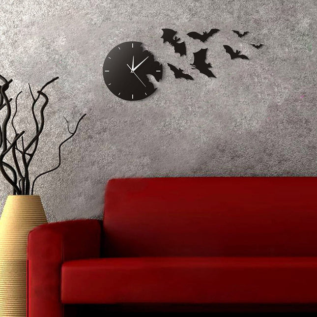 Moderne vægur med flyvende flagermus