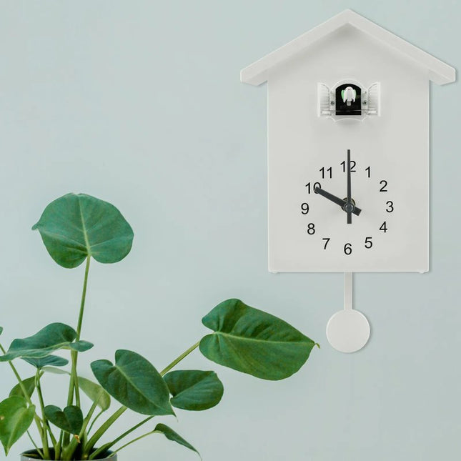 Moderne hvidt gøgeur i minimalistisk design