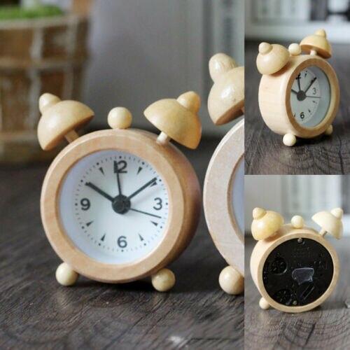 Lille rundt vækkeur i træ